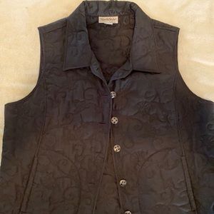 NorthStyle black XL vest buttons quilting style